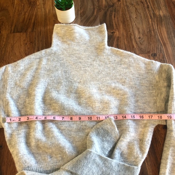 COPY - Aritzia Wilfred Cropped Sweater - Picture 8 of 10